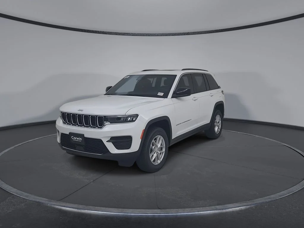 New 2026 Bright White Clear-Coat Exterior Paint Jeep Laredo X image 6