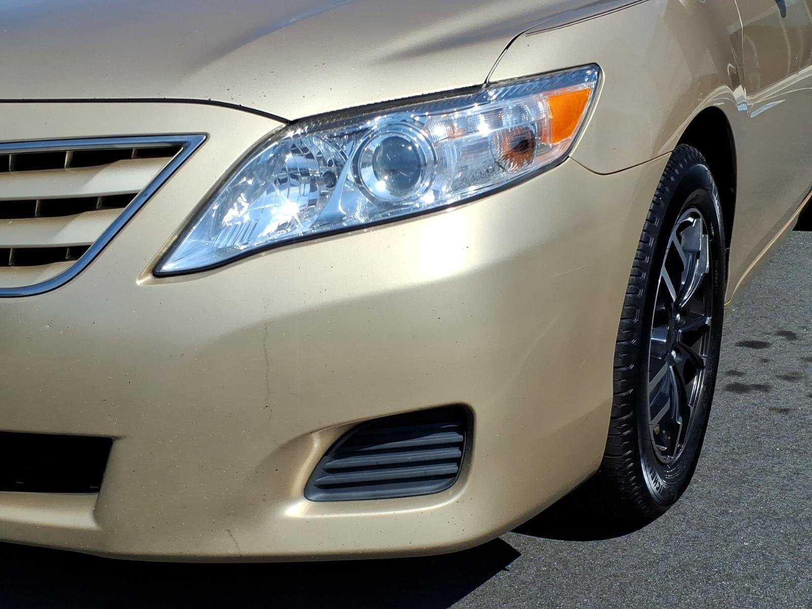 Used 2010  Toyota LE image 15