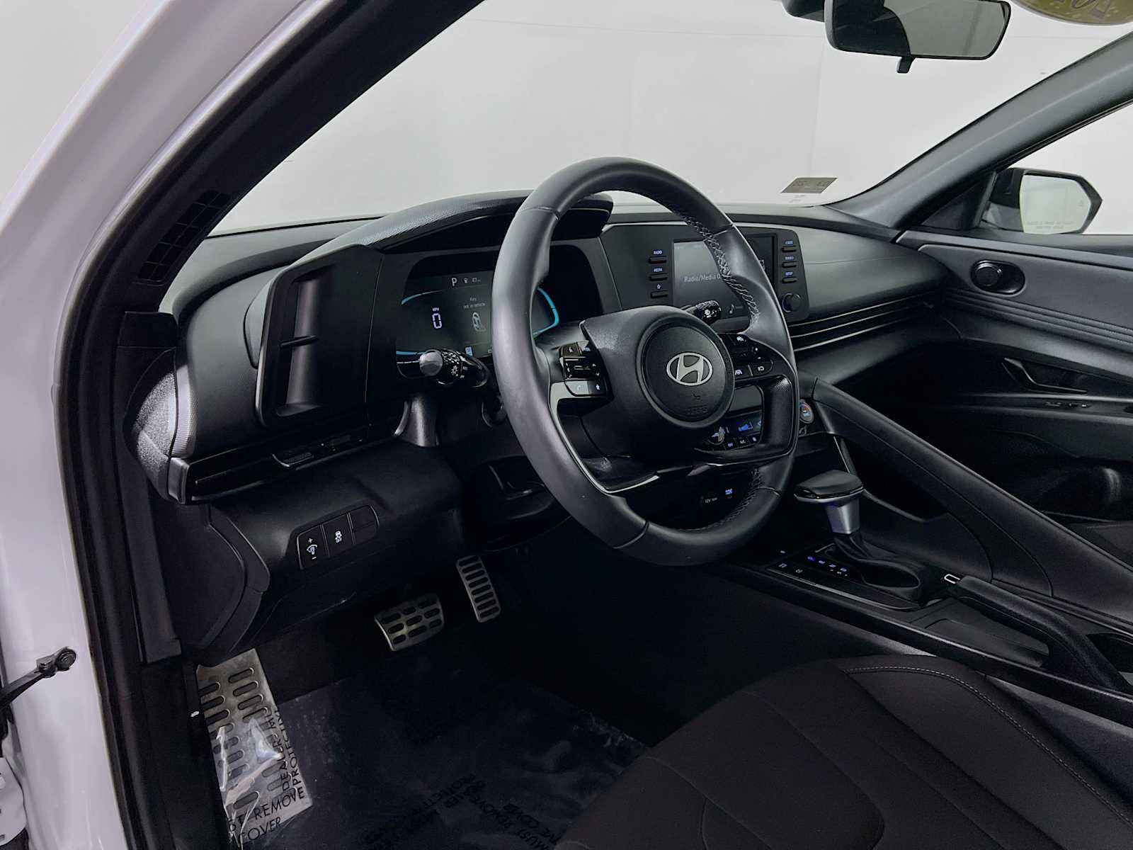 Used 2025 Serenity White Hyundai SEL Sport image 9