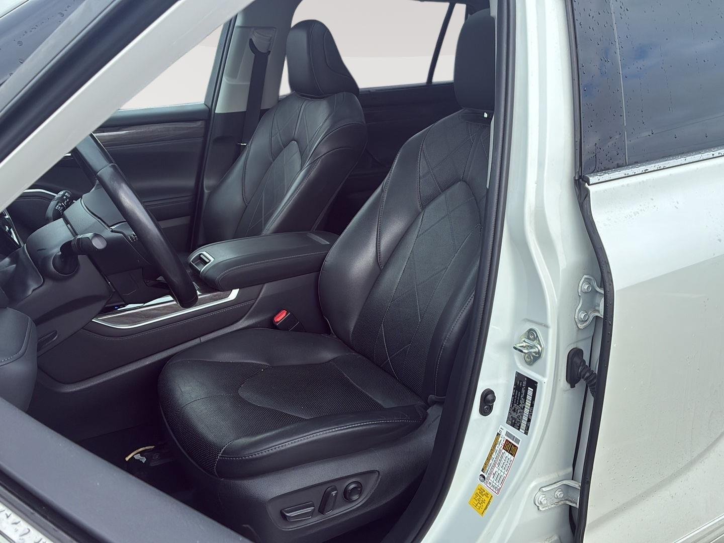 Used 2020 Blizzard Pearl Toyota Platinum image 3