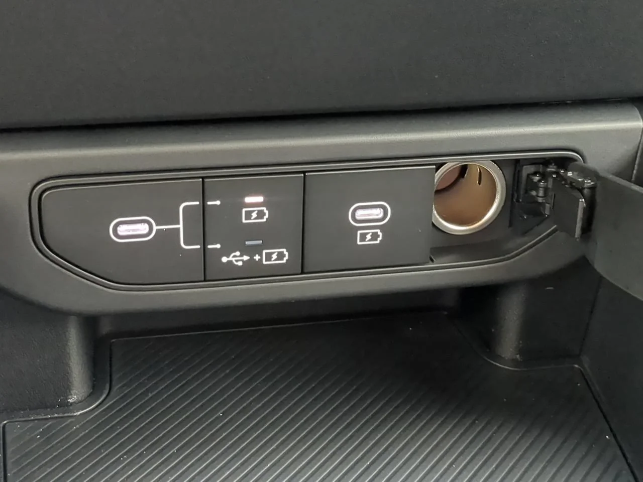 New 2026 Snow White Pearl Kia LXS image 44