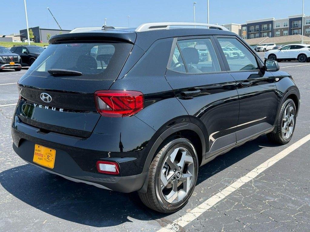 New 2026 Black Hyundai SEL image 3