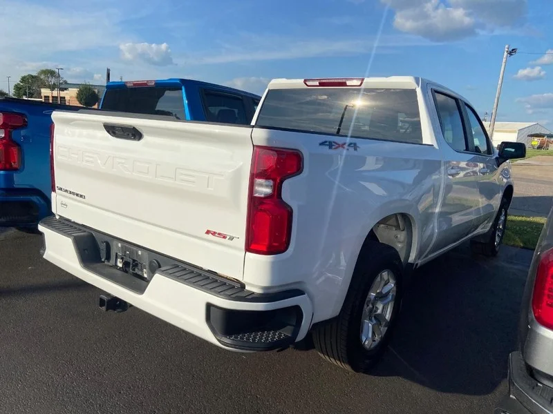 Used 2026 Summit White Chevrolet RST image 5