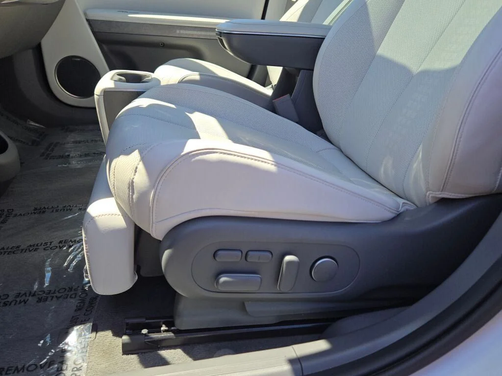 Used 2023 Gold Hyundai Limited image 23