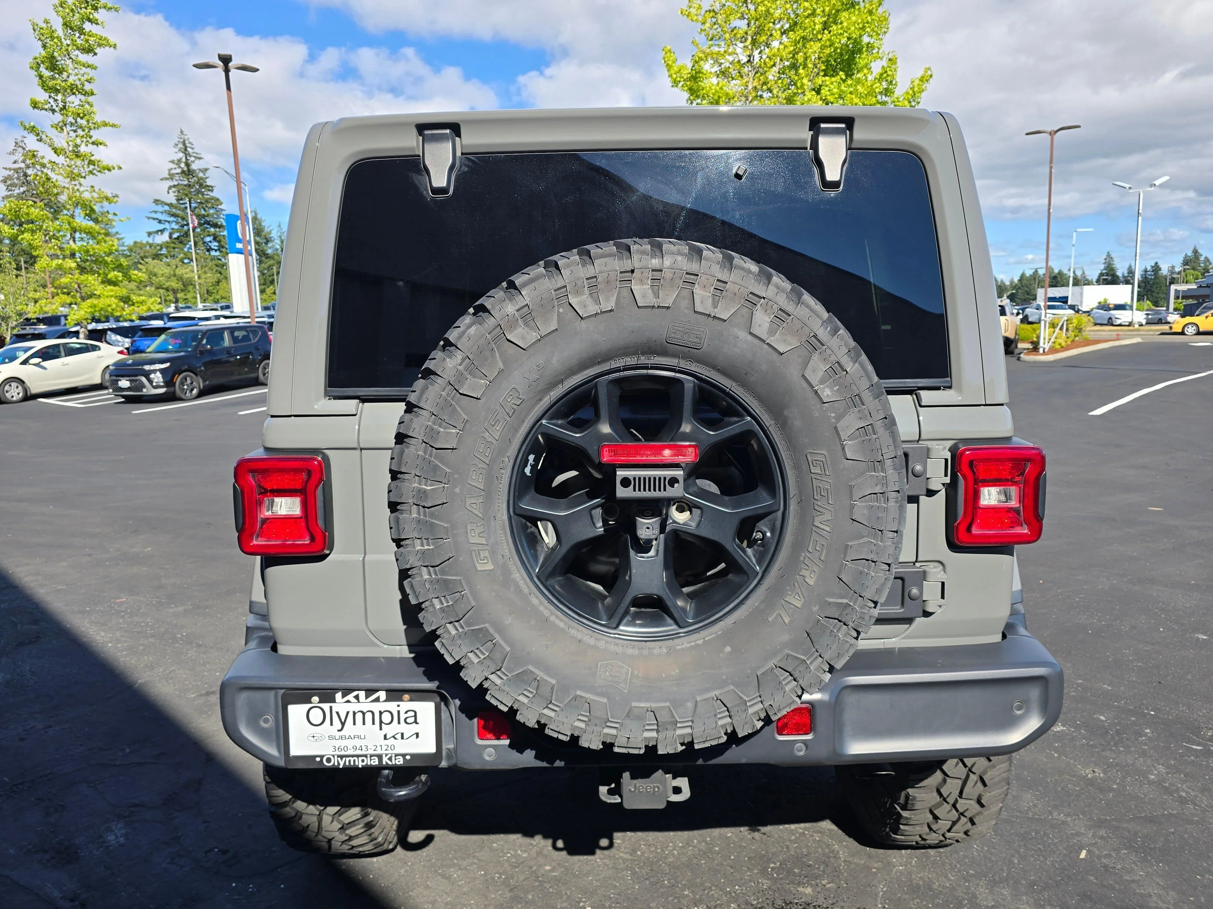 Used 2019 Gray Clearcoat Jeep Unlimited Sahara image 5