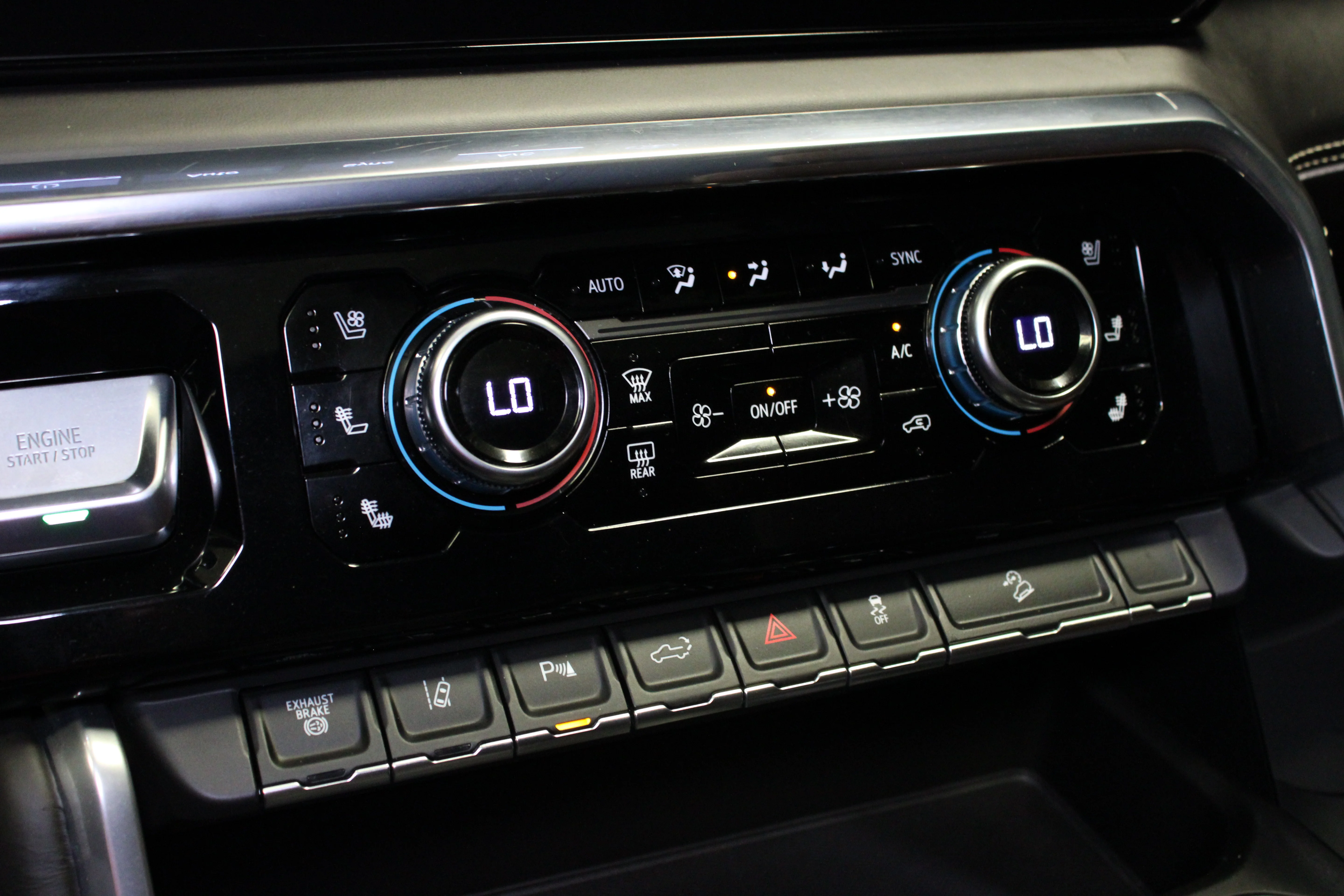 Used 2025 Onyx Black GMC Denali Ultimate image 27