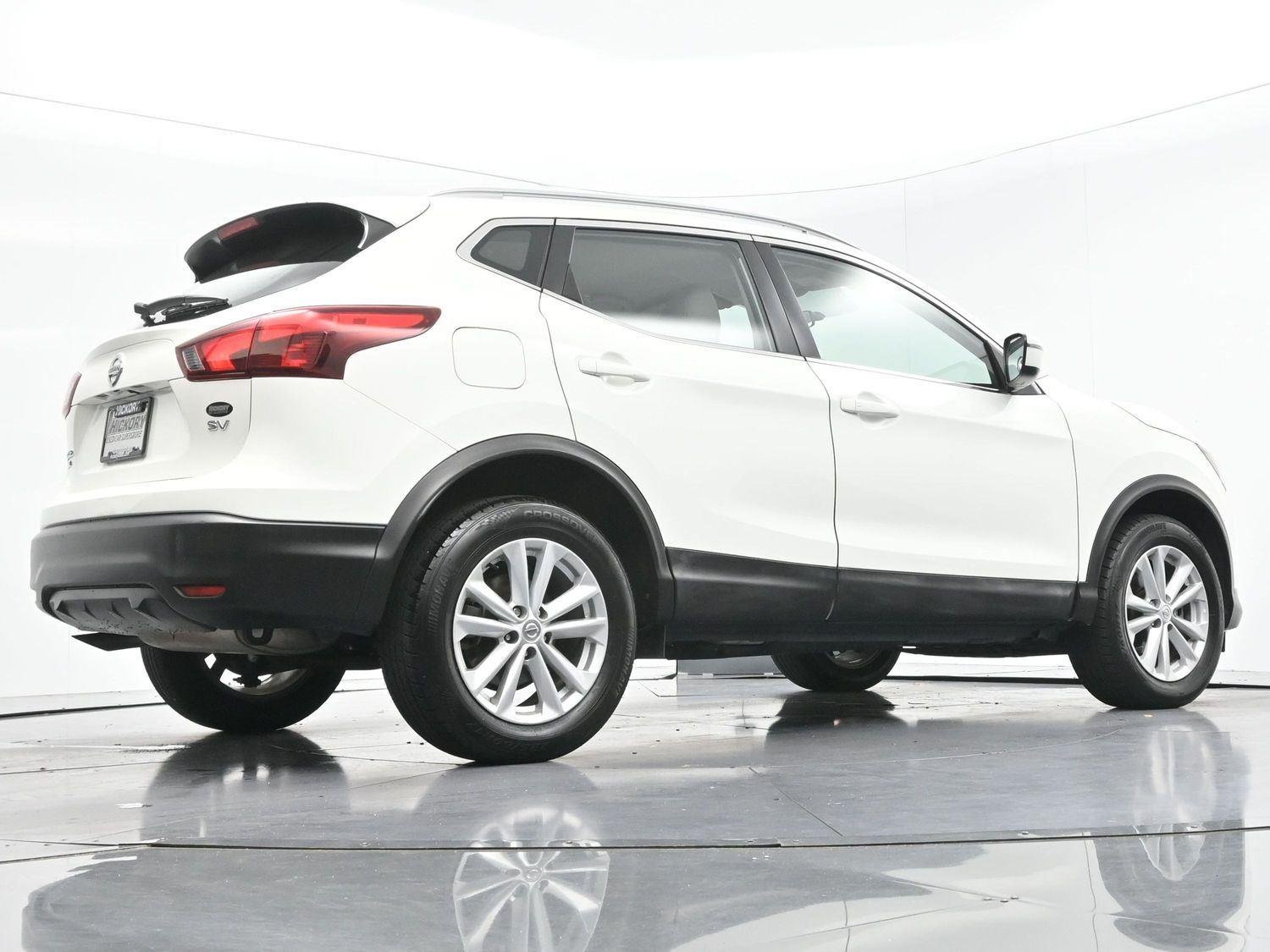 Used 2017 Glacier White Nissan SV image 49