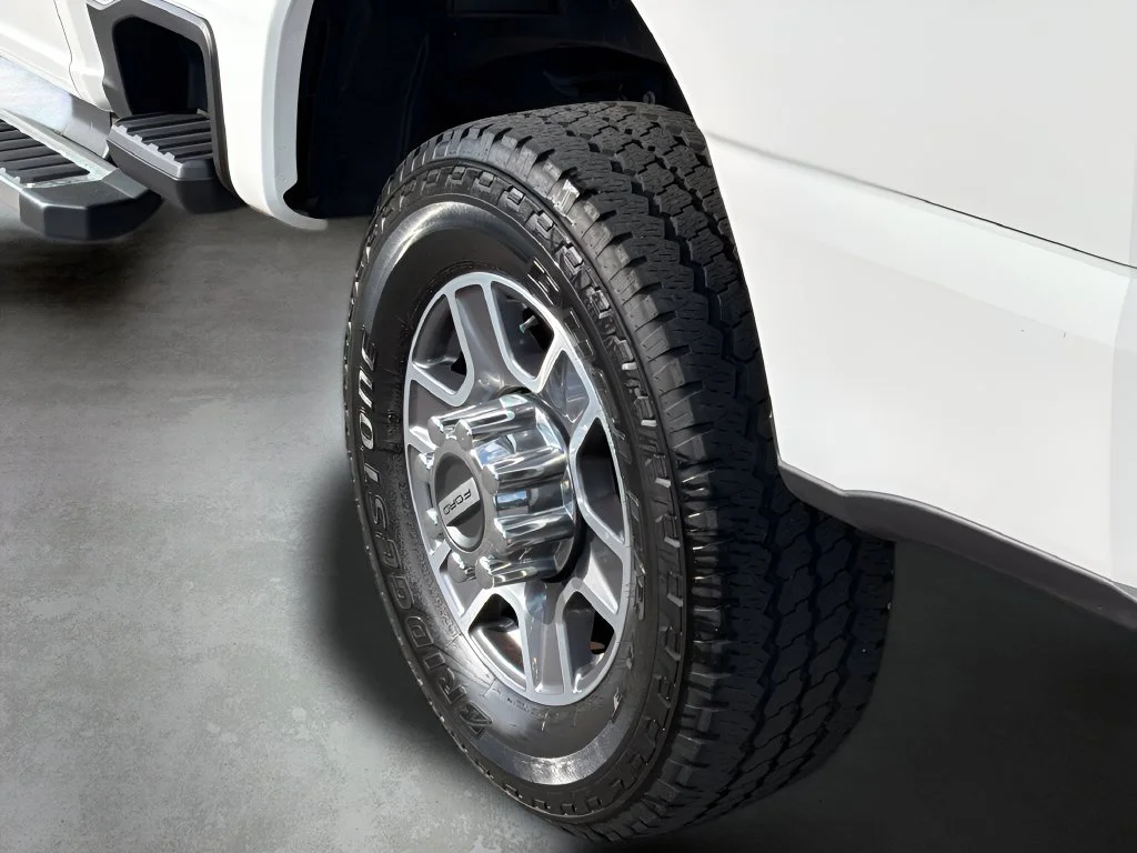 Used 2024 Star White Metallic Tri-Coat Ford Lariat image 9