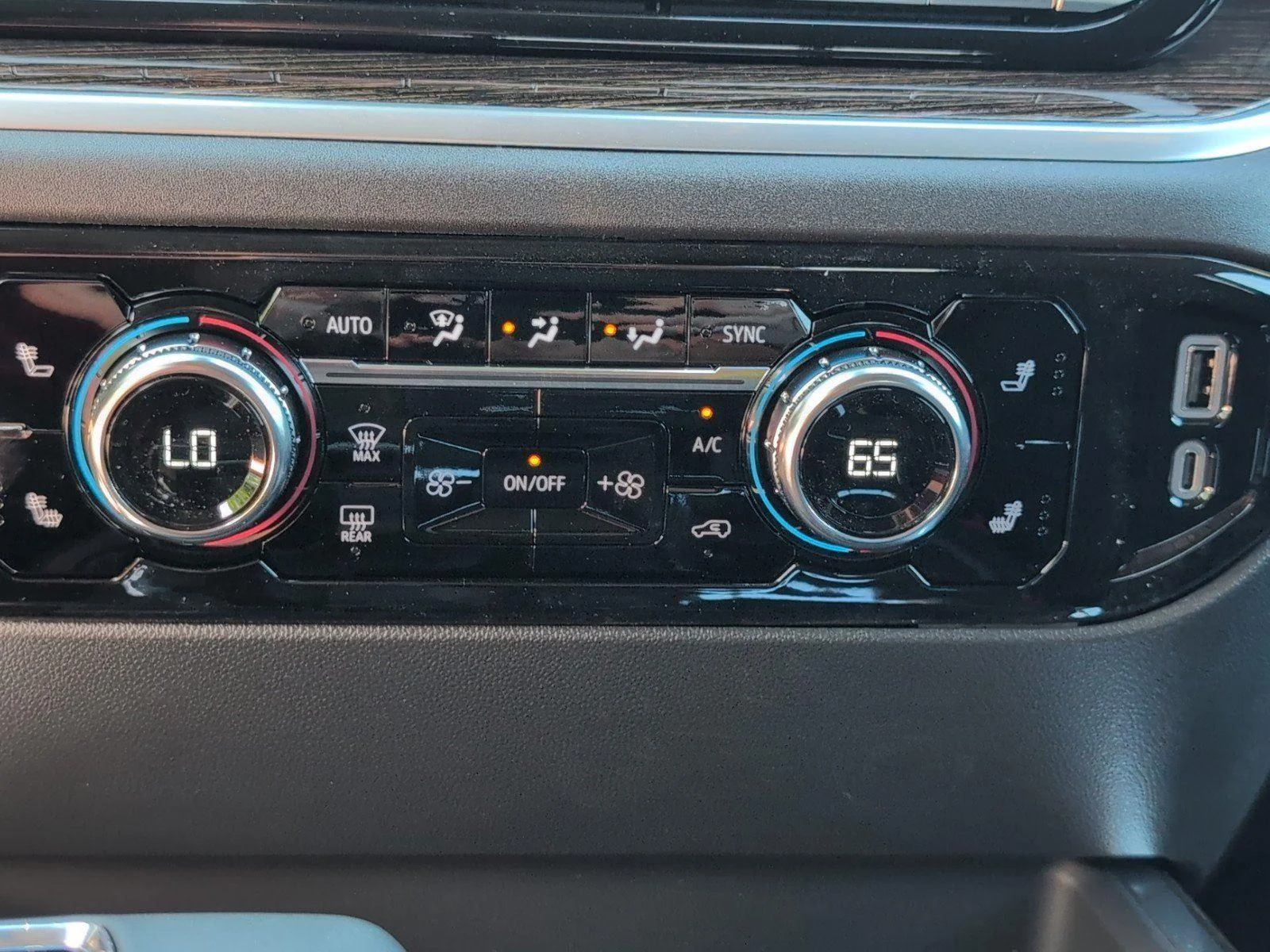 New 2026 Onyx Black GMC Elevation image 23