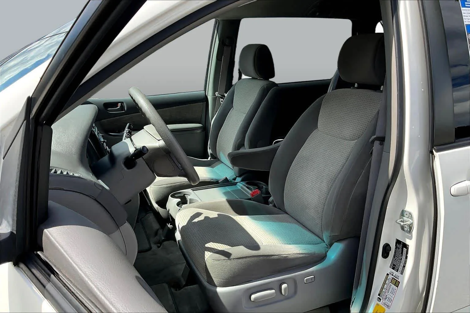 Used 2008 Natural White Toyota LE image 7