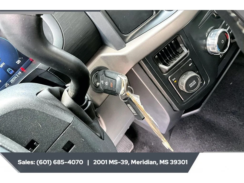 Used 2025 Agate Black Metallic Ford XLT image 9