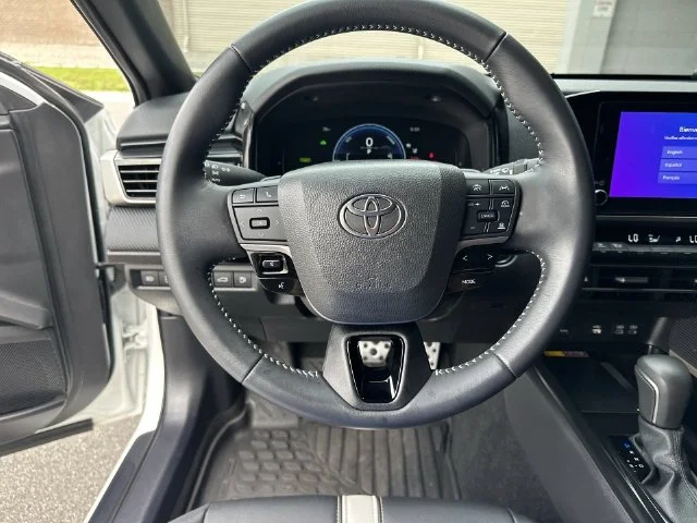 Used 2025 White Toyota SE image 15