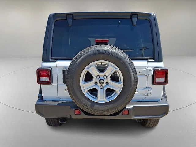 Used 2018 White Jeep Unlimited Sport S image 9