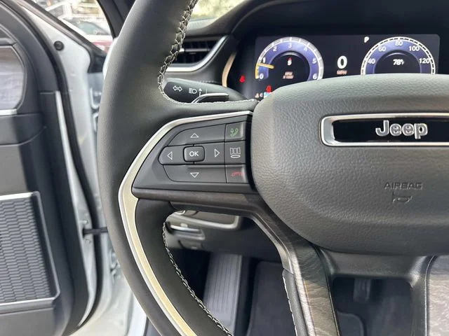 New 2025 White Jeep Limited image 15