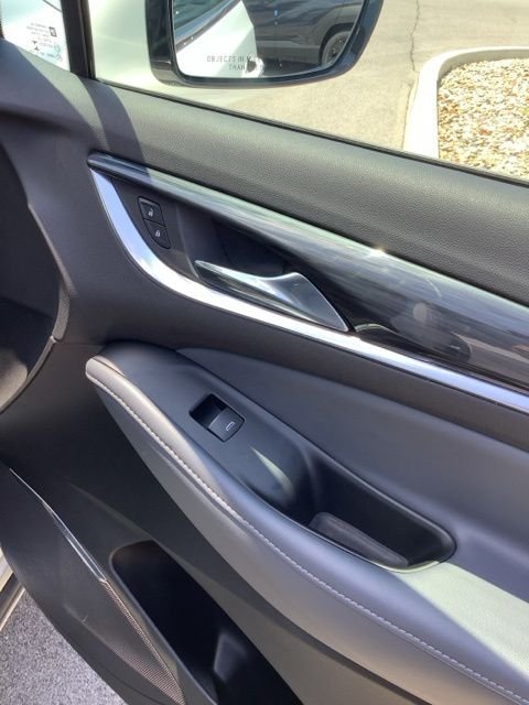 Used 2023 Summit White Buick Essence image 24