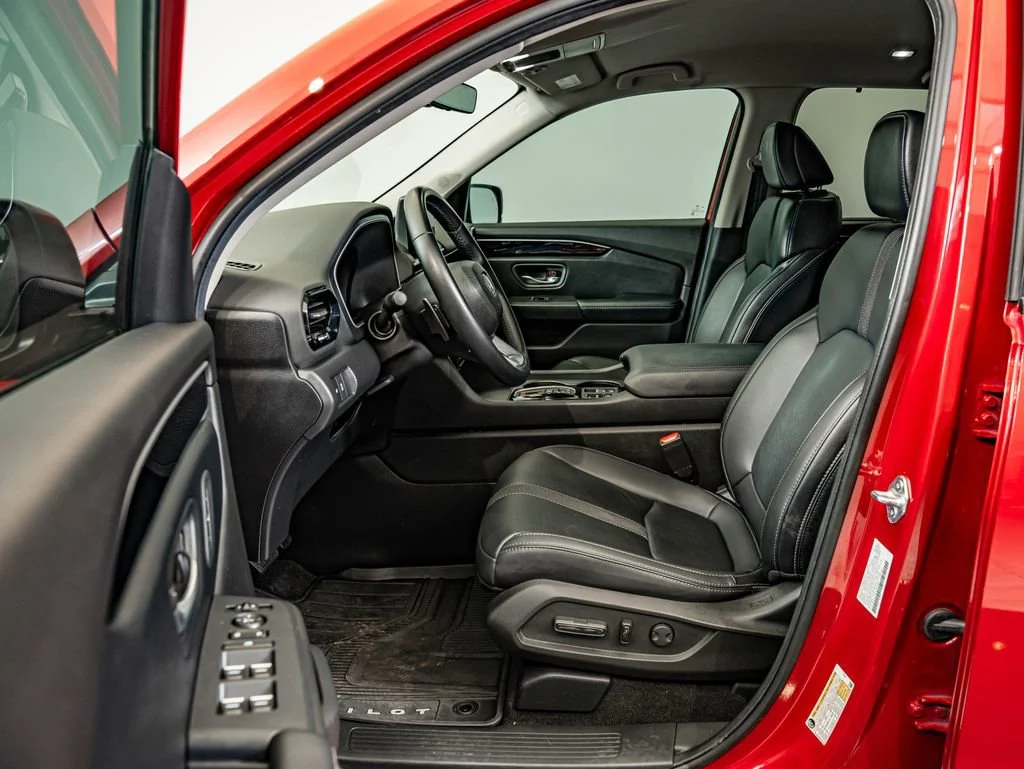 Used 2025 Radiant Red Metallic Ii Honda EX-L image 28