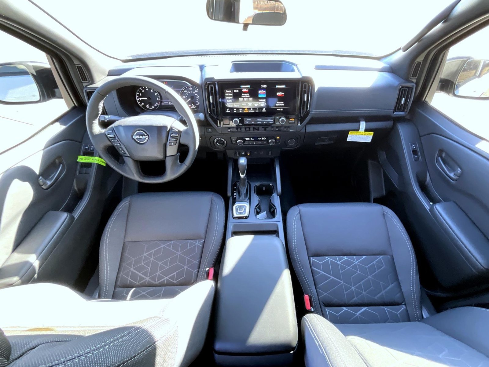 2026 Nissan Frontier SV - Photo 14