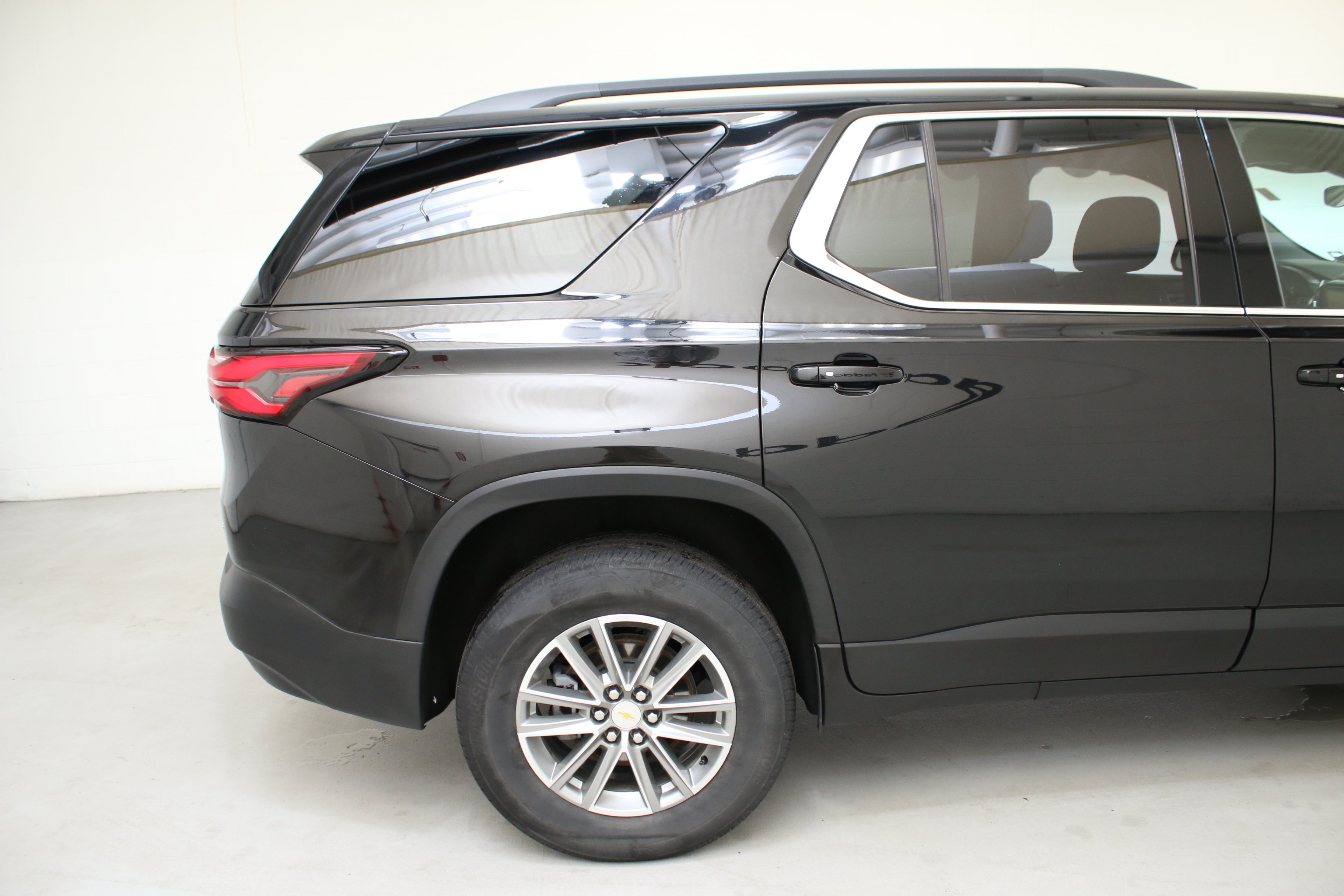 Used 2023 Mosaic Black Metallic Chevrolet LT Leather image 10