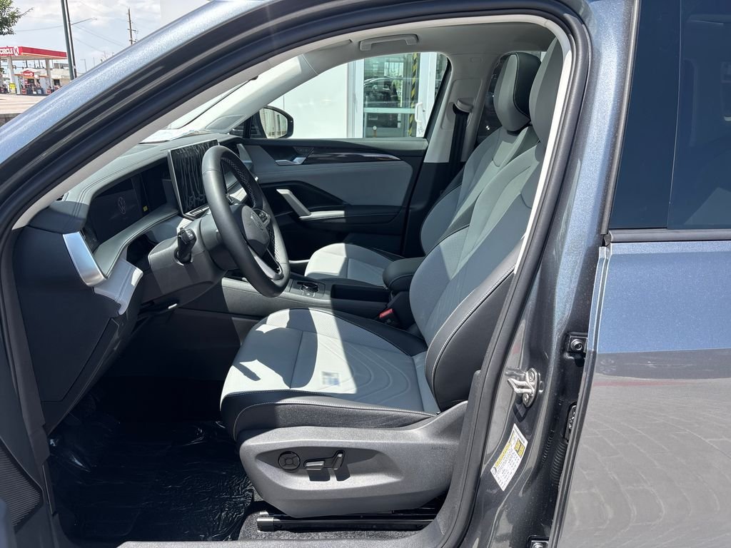 New 2026 Platinum Gray Metallic Volkswagen 2.0T SE image 9