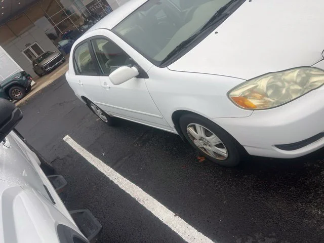 Used 2005  Toyota LE image 4