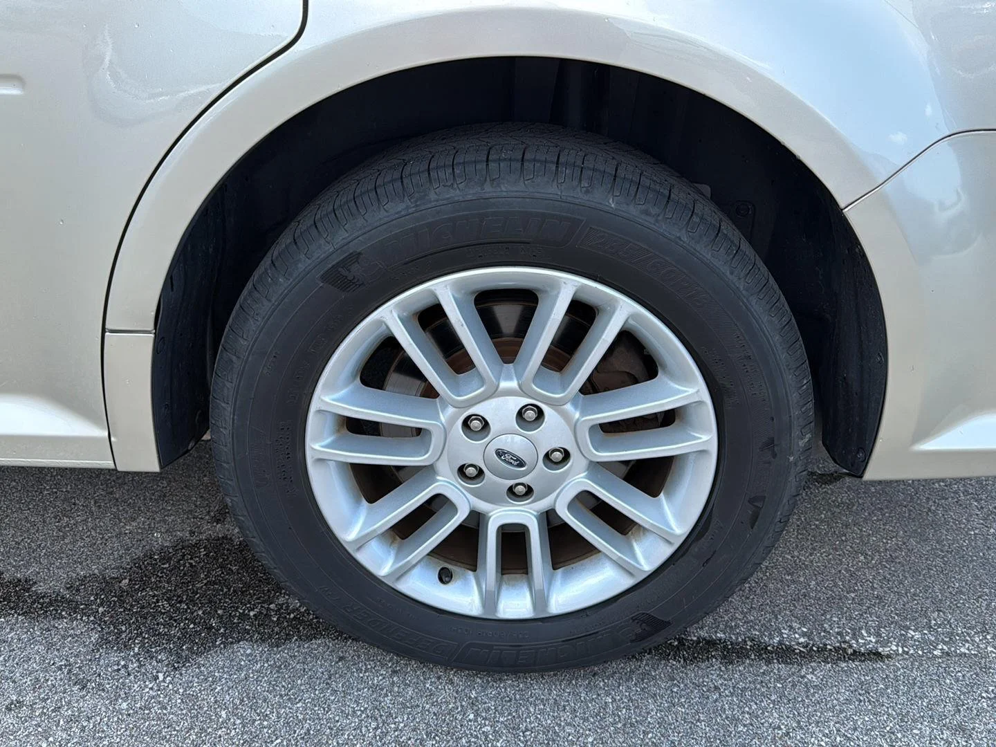Used 2018 White Gold Ford SEL image 15