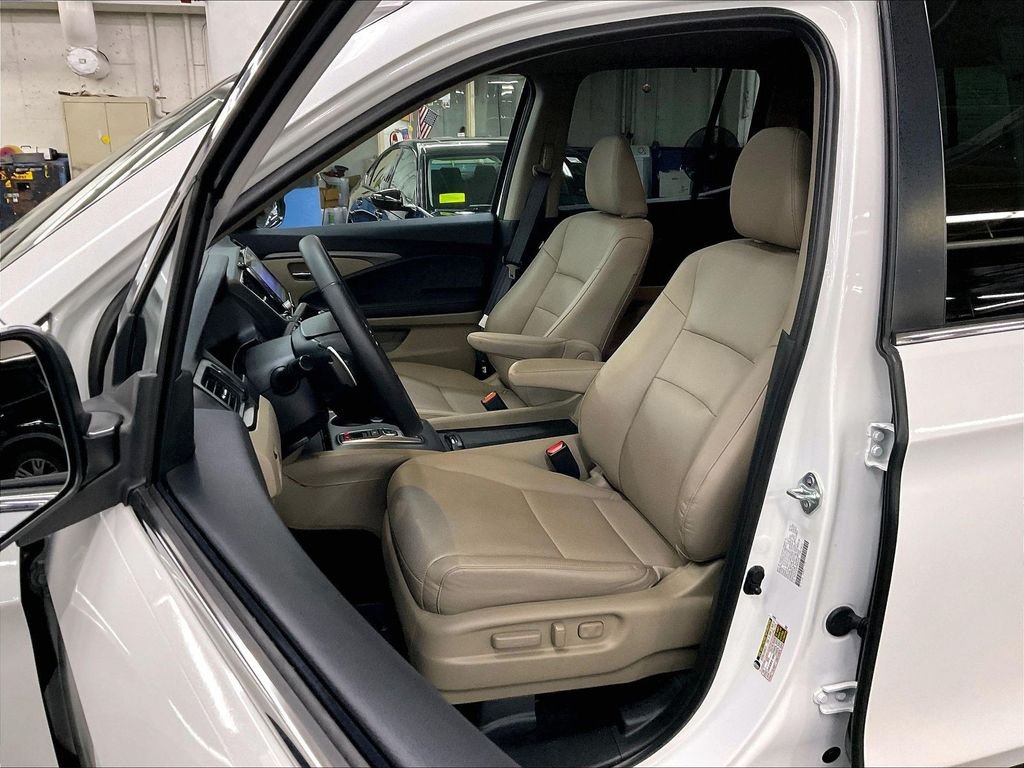 Used 2023 Platinum White Pearl Honda RTL image 10
