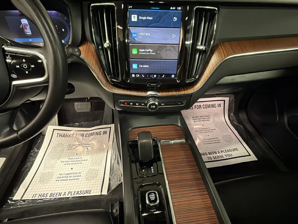 2024 Volvo XC60 Plus - Photo 11