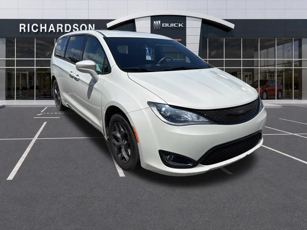 Used 2020 White Chrysler Touring image 4