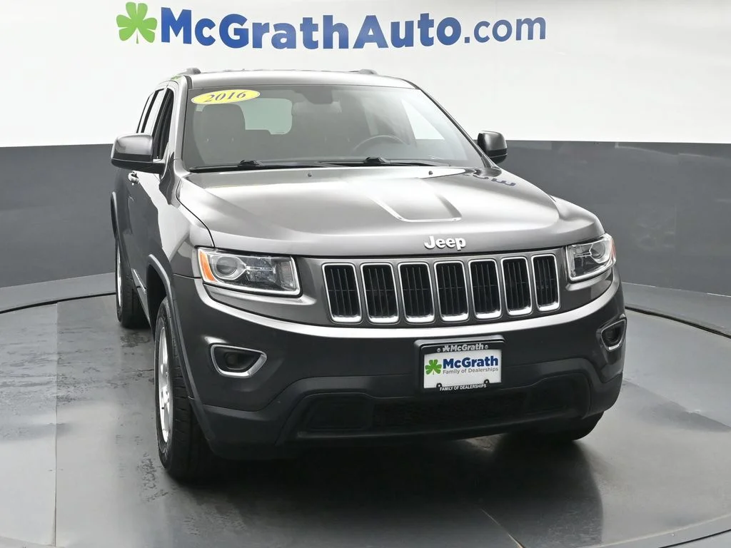 Used 2016 Gray Jeep Laredo image 5
