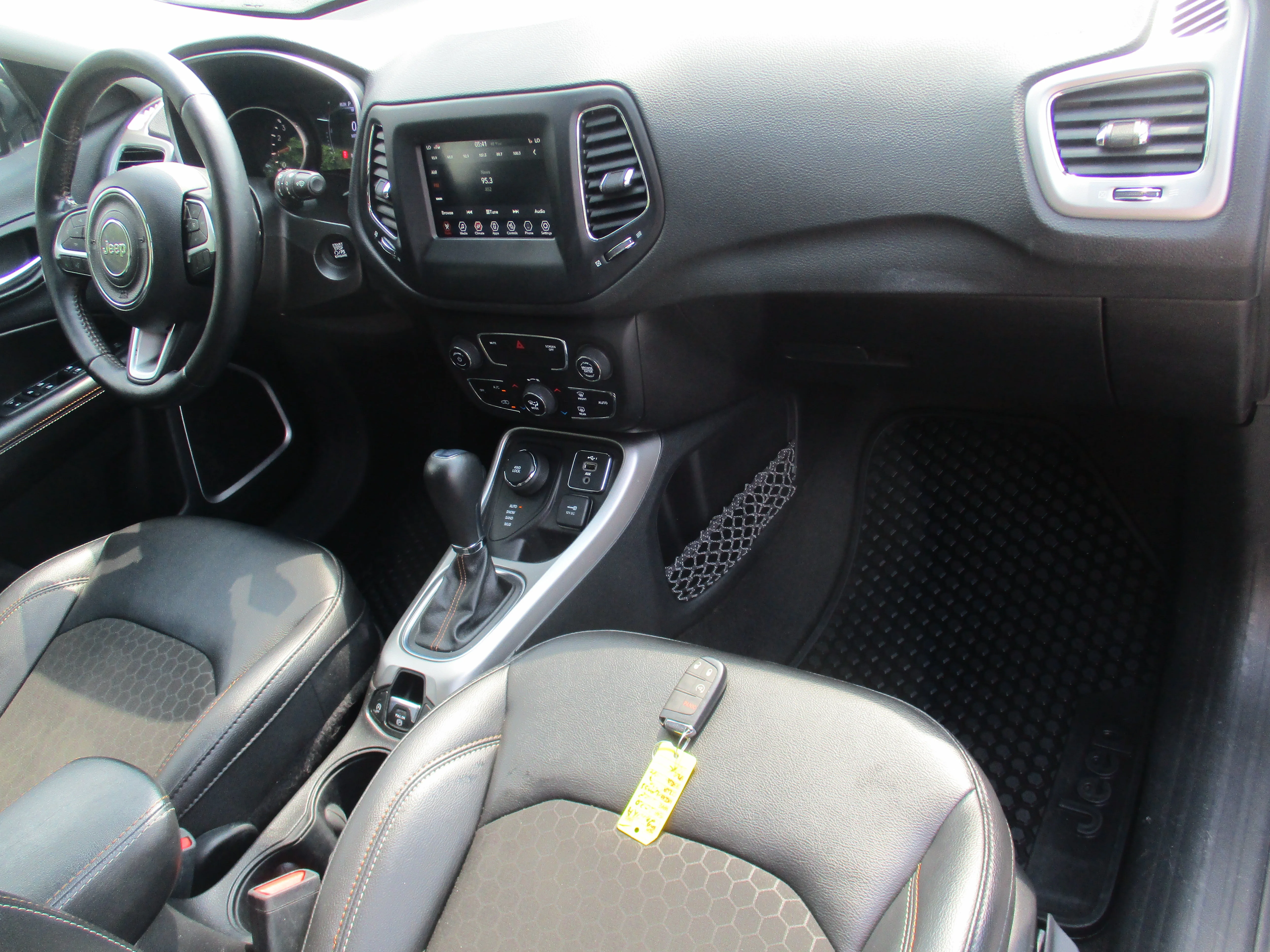 Used 2020 White Clearcoat Jeep Latitude image 34