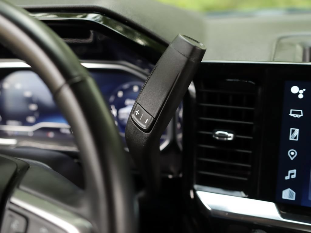Used 2024 Lakeshore Blue Metallic Chevrolet LT (2FL) image 19
