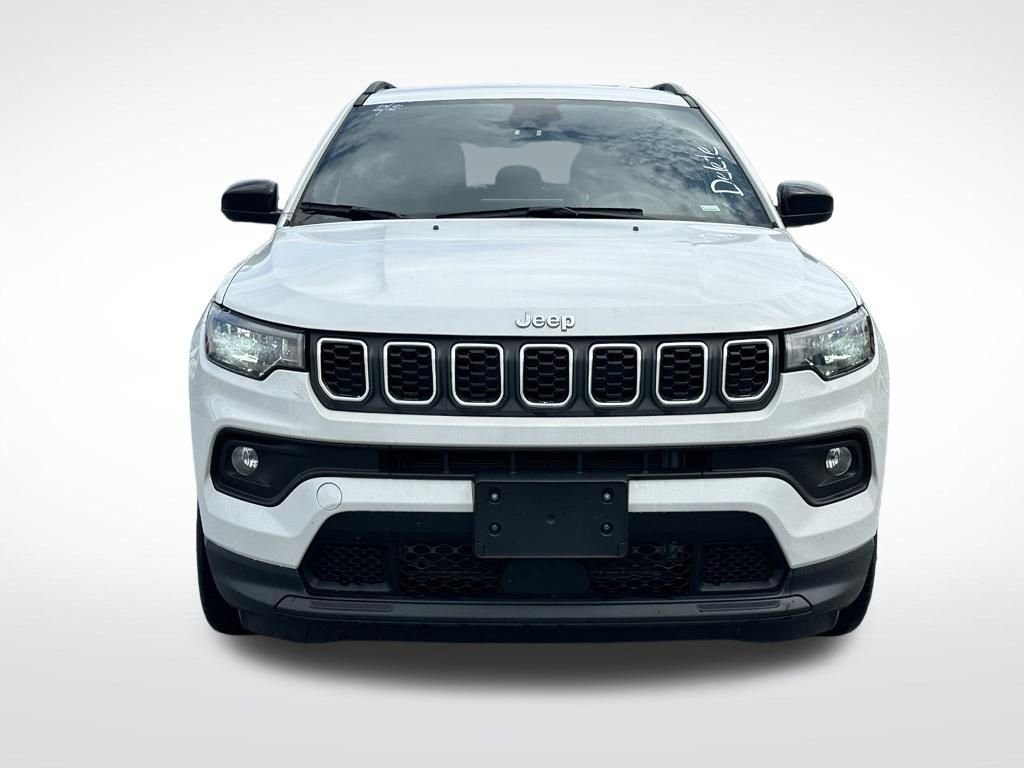 Used 2024 White Jeep Latitude image 6