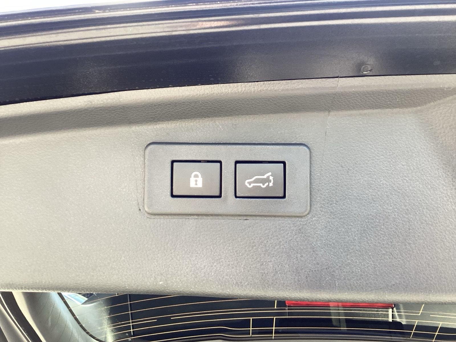 Used 2025 Crystal Black Silica Subaru Premium image 8