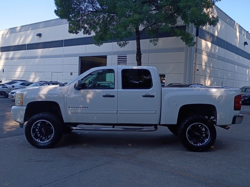 Used 2009 Summit White (Fleet) Chevrolet LT image 7