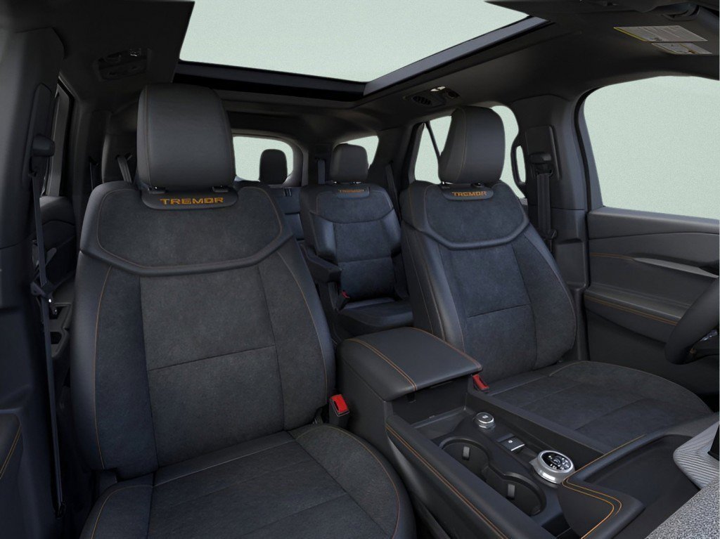 New 2026 Space White Metallic Ford Tremor image 11