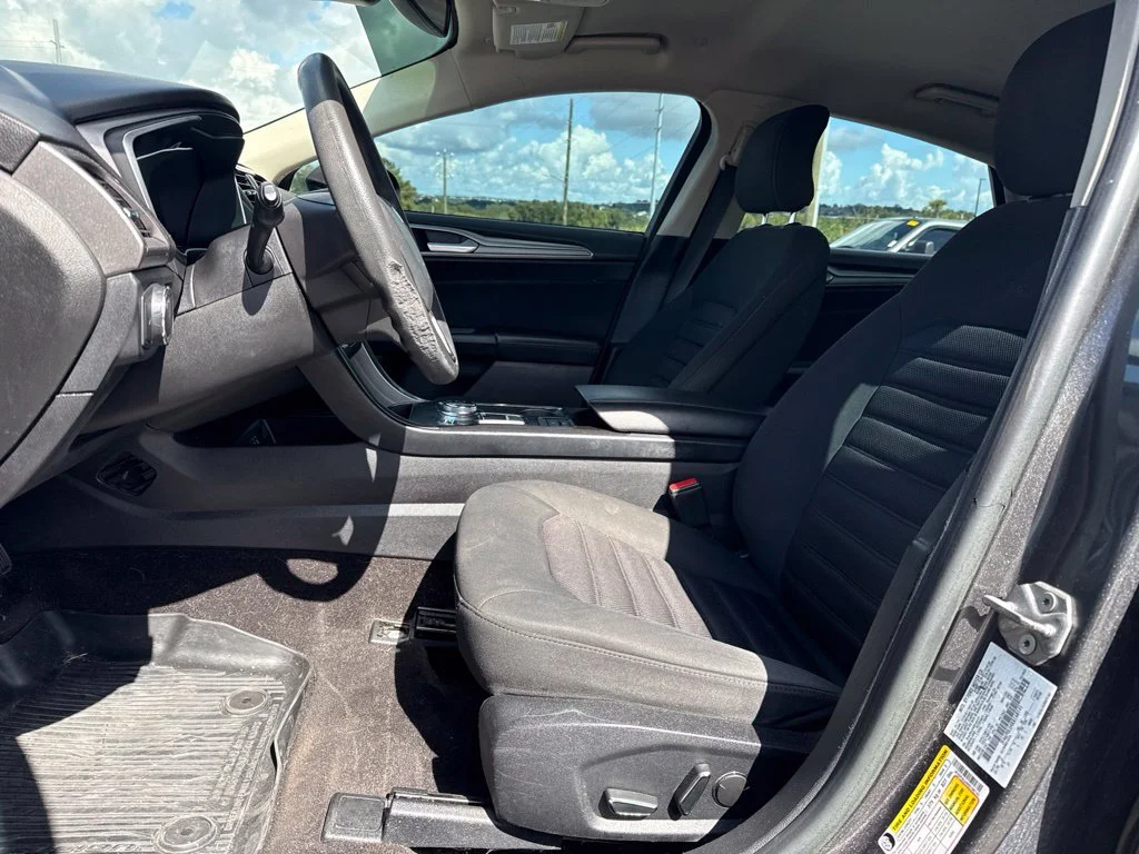 Used 2019 Magnetic Metallic Ford SE image 6