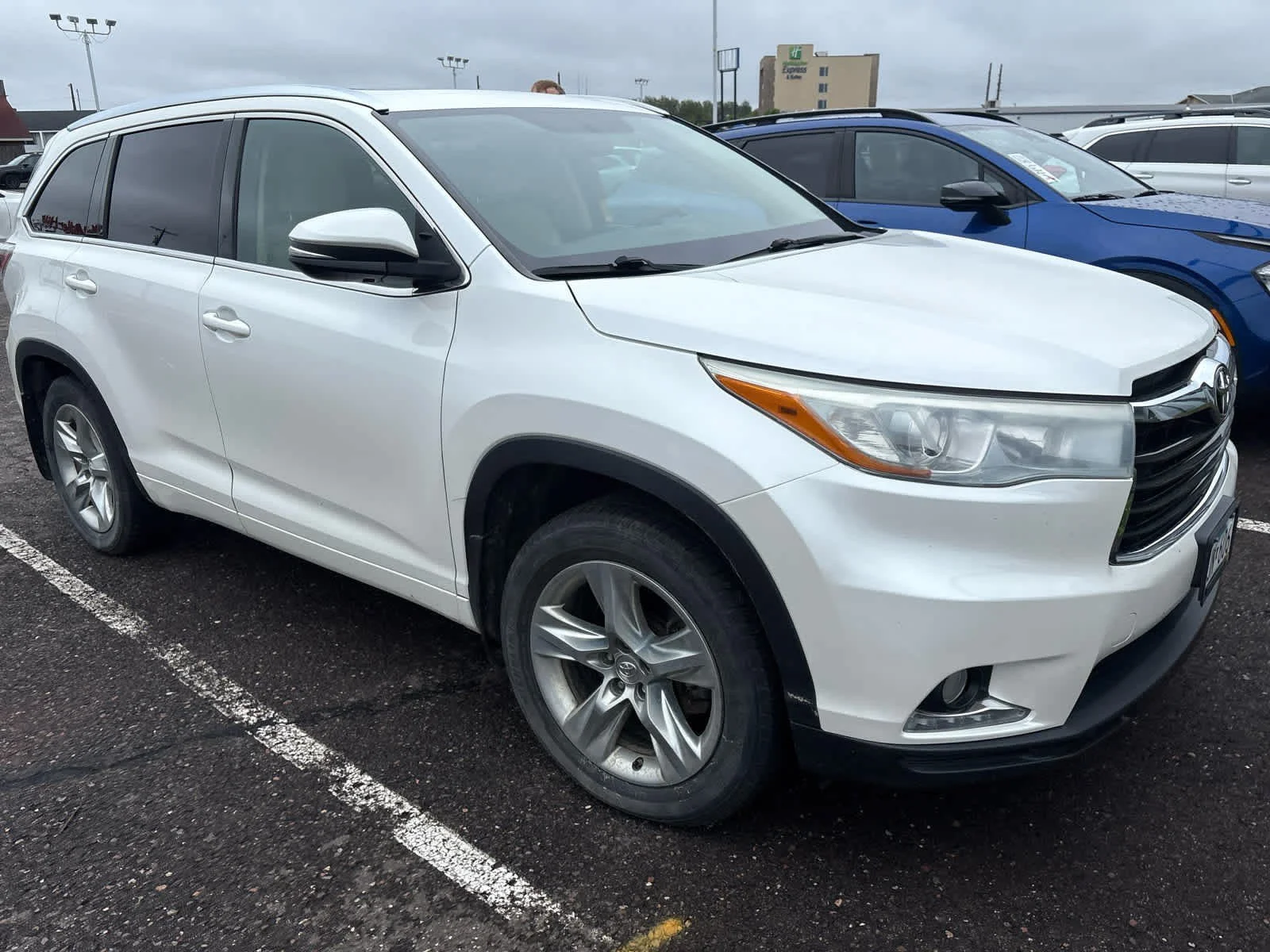 Used 2015 Blizzard Pearl Toyota Limited image 3