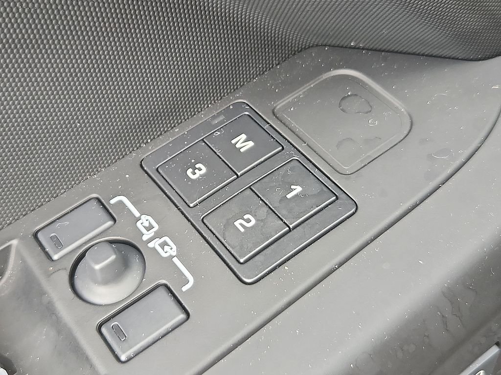 2025 Land Rover Defender X-Dynamic SE - Photo 27