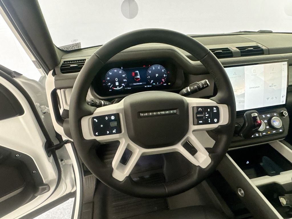 New 2026 Fuji White Land Rover X-Dynamic SE image 11