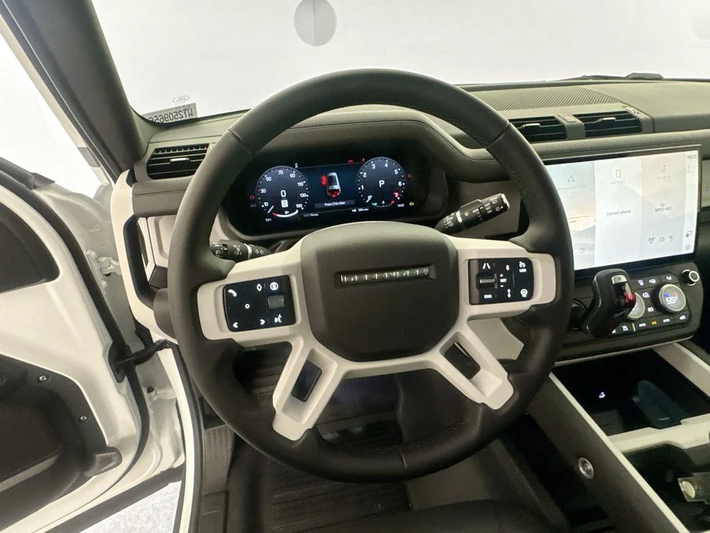 New 2026 Fuji White Land Rover X-Dynamic SE image 11
