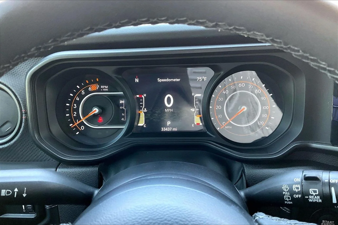 Used 2025  Jeep Rubicon image 10