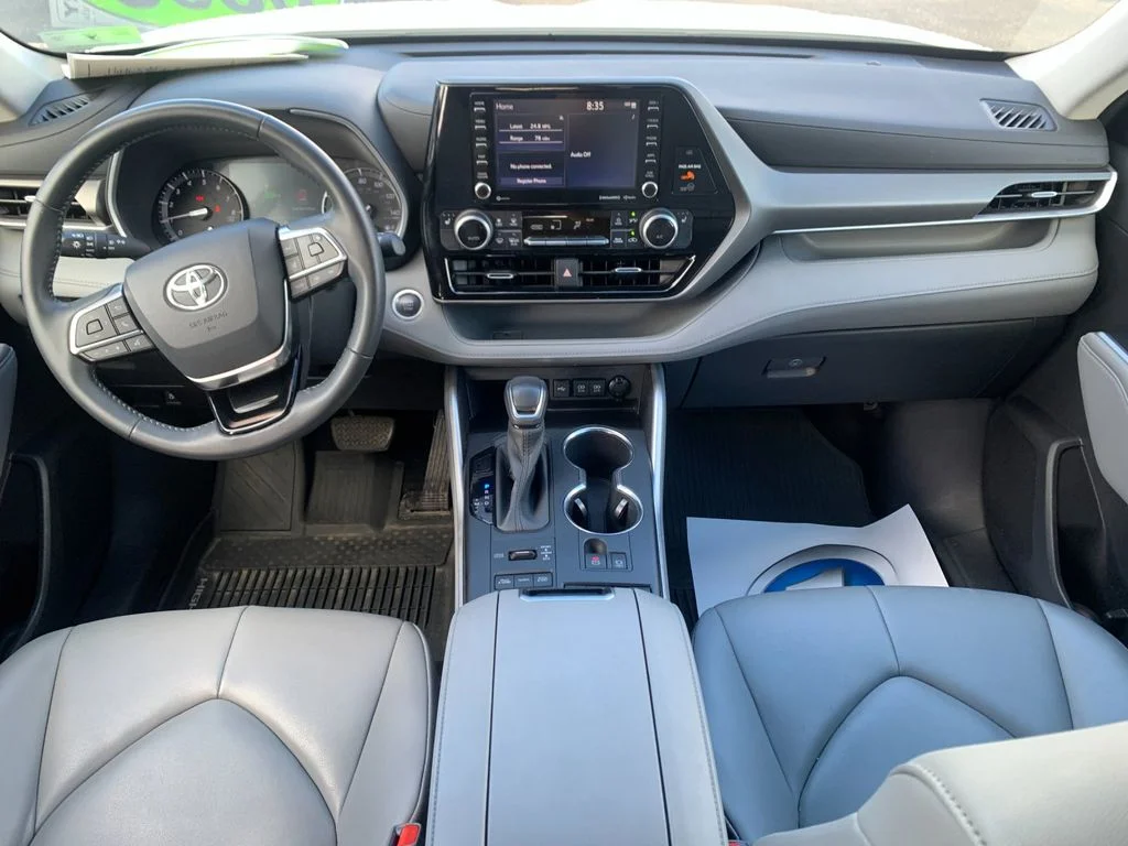 Used 2020 White Toyota XLE image 16