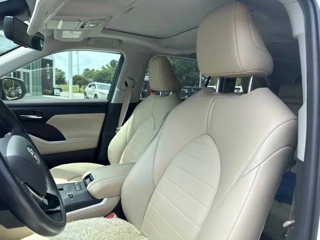 Used 2021 White Toyota XLE image 6