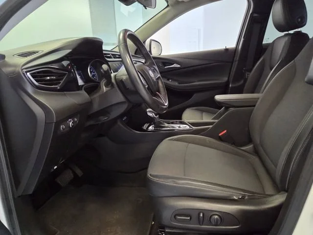 Used 2021 WHITE FROST TRICOAT Buick Select image 10