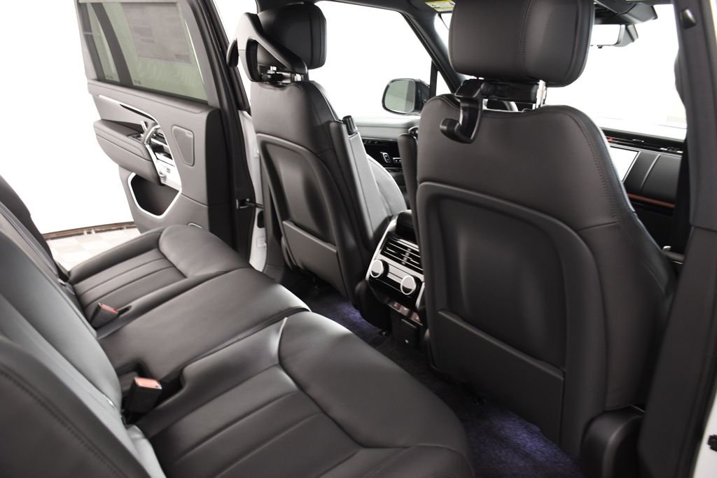 New 2026 Ostuni Perl Wh Land Rover SE image 21
