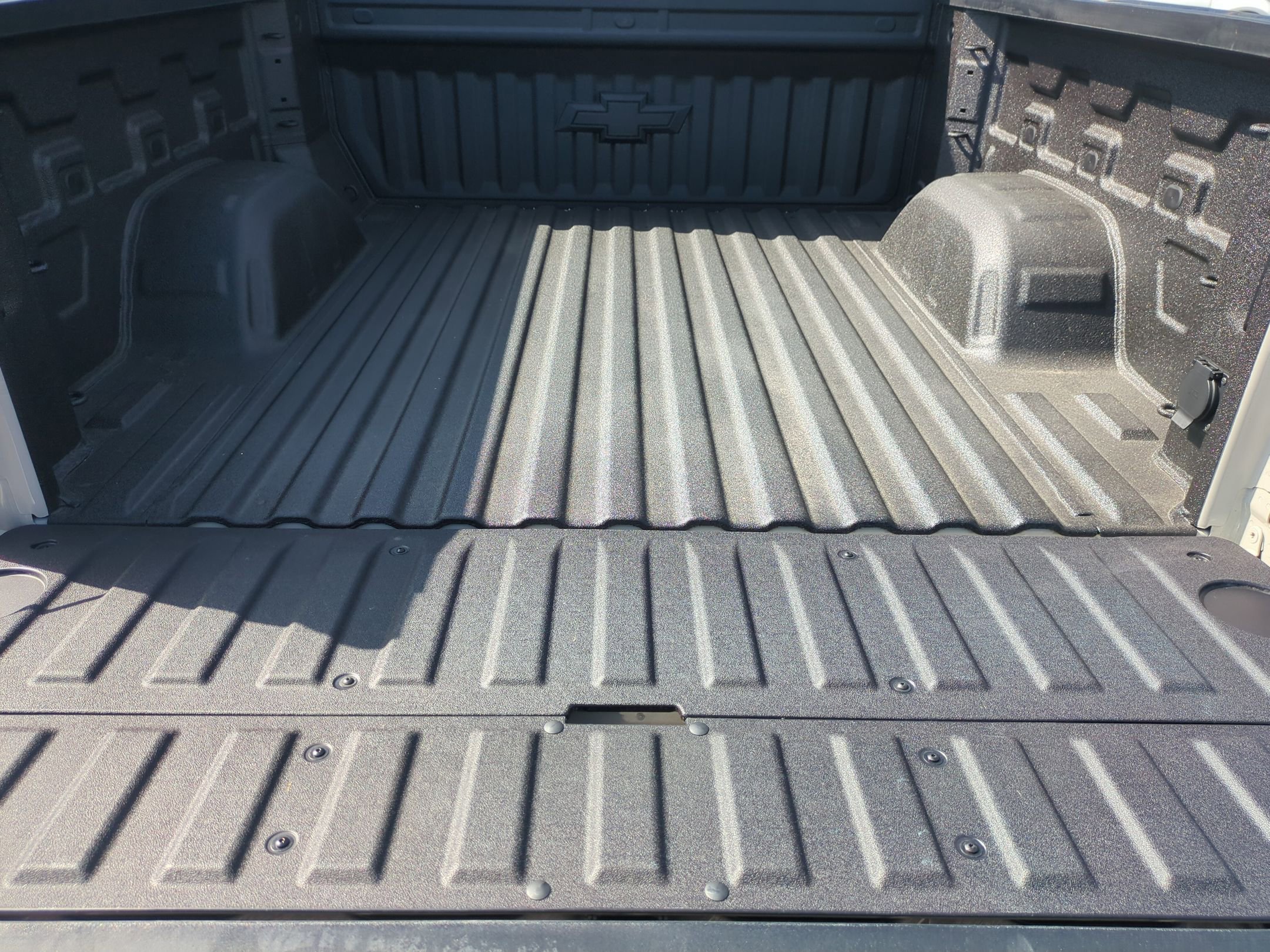 New 2026 White Sands Chevrolet ZR2 image 25