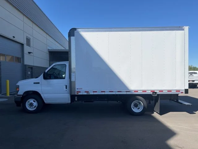 New 2026 Oxford White Ford Base image 4