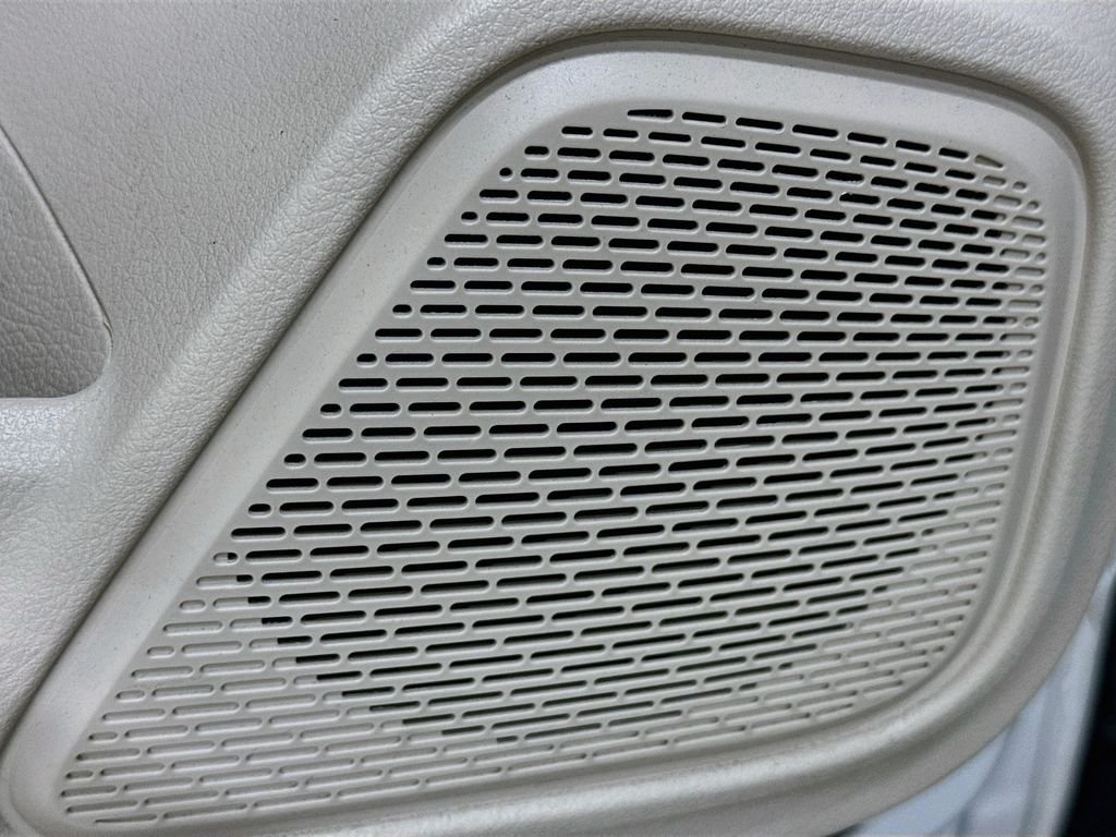 Used 2023 White Mercedes-Benz GLB 250 image 19