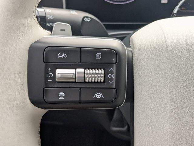 New 2026 Silver Hyundai SEL FWD image 28