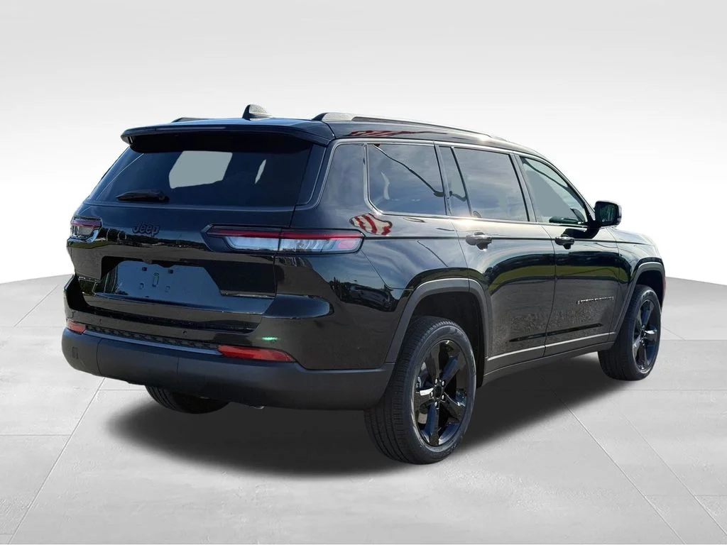 New 2026 Diamond Black Crystal Pearl-Coat Exterior Paint Jeep Limited image 28
